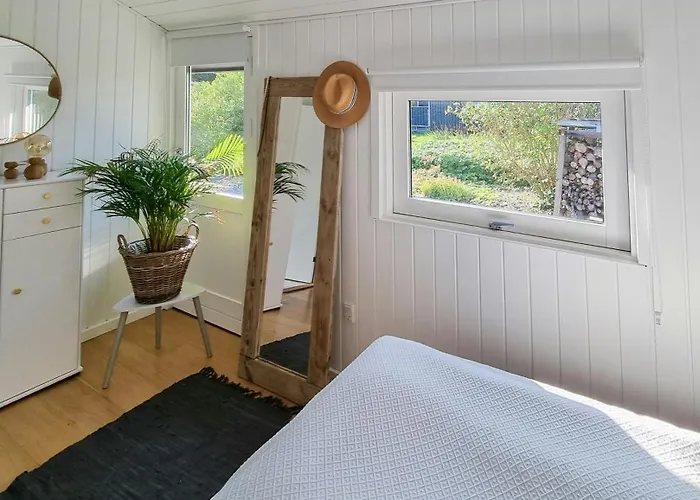 Hébergement de vacances Home Near Juelsminde By The Beach *